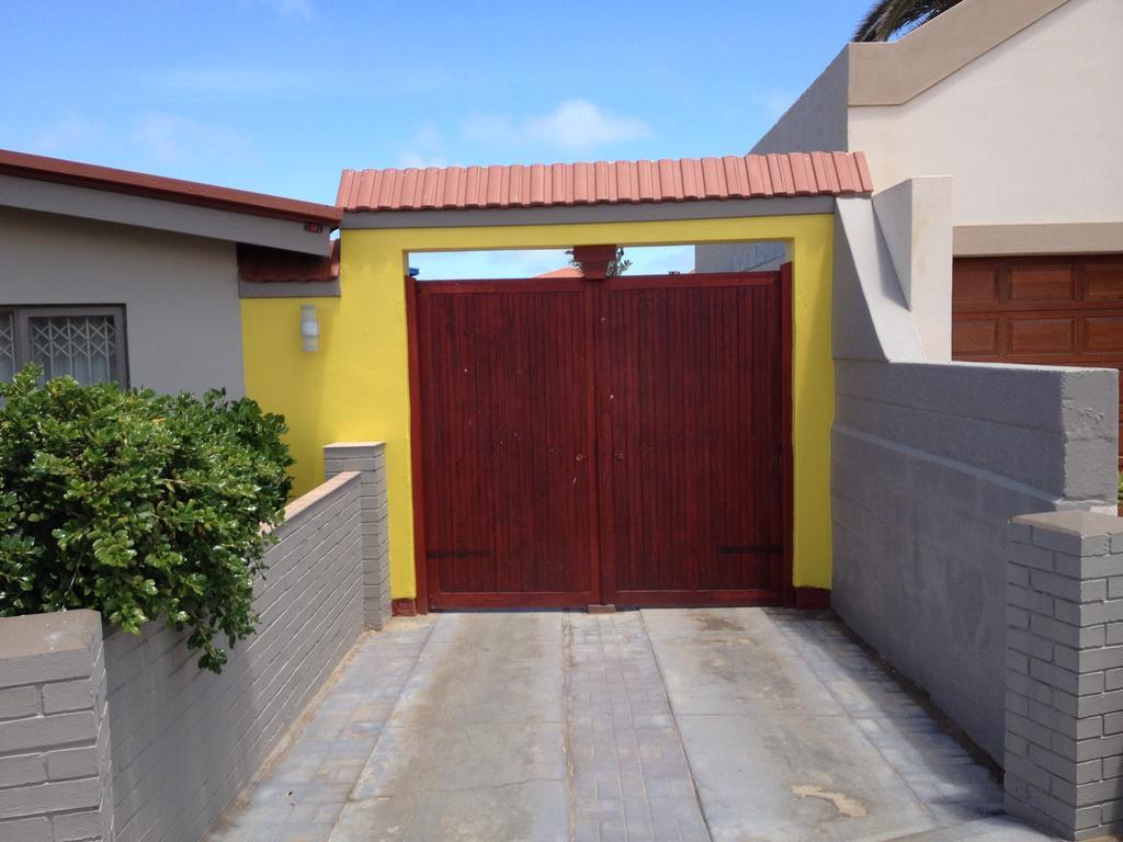Beach Walk House And Cottage - Self Catering Swakopmund Exteriör bild