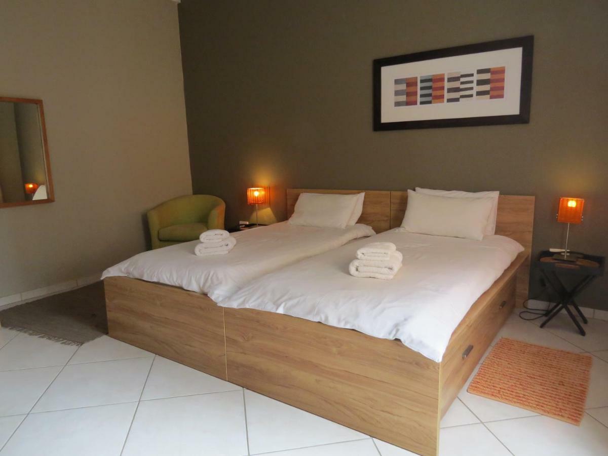 Beach Walk House And Cottage - Self Catering Swakopmund Exteriör bild